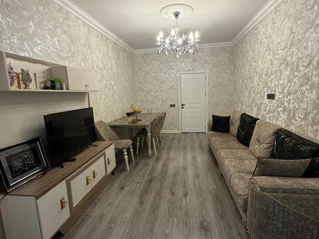 4 otaqlı köhnə tikili - Azadlıq Prospekti m. - 90 m²