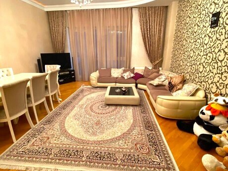 3-комн. новостройка - м. 8 ноября - 150 м²