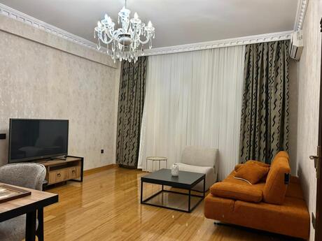 Elan №5914811 - Bakı, Şah İsmayıl Xətai m., 2 otaqlı, 70 m², 9/16 mərtəbə