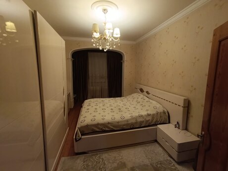 3 otaqlı köhnə tikili - Bakıxanov q. - 90 m²