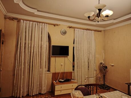 4 otaqlı həyət evi/bağ evi - Keşlə q. - 200 m²