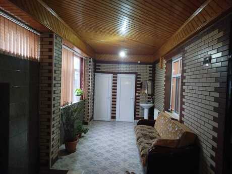 4 otaqlı həyət evi/bağ evi - Suraxanı r. - 172 m²
