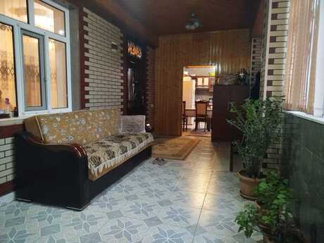 4 otaqlı həyət evi/bağ evi - Suraxanı r. - 172 m²