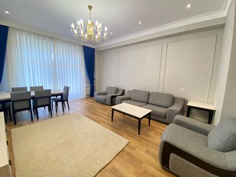 4 otaqlı yeni tikili - Ağ şəhər q. - 200 m²