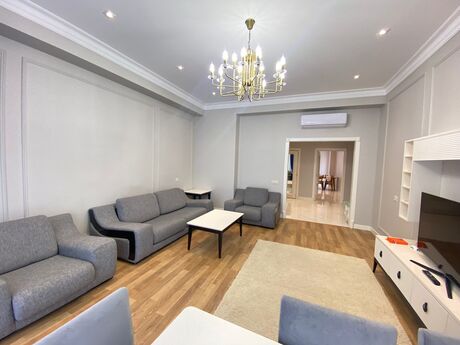 4 otaqlı yeni tikili - Ağ şəhər q. - 200 m²