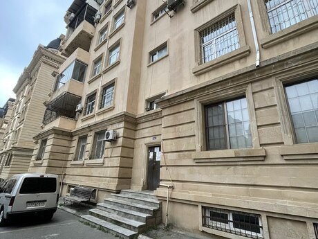 Elan №5916920 - Bakı, Bayıl q., 4 otaqlı, 131 m², 4/5 mərtəbə