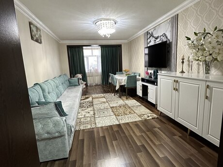 3 otaqlı köhnə tikili - Bakıxanov q. - 72.8 m²