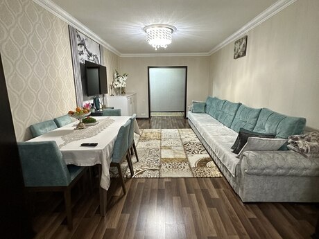 3 otaqlı köhnə tikili - Bakıxanov q. - 72.8 m²