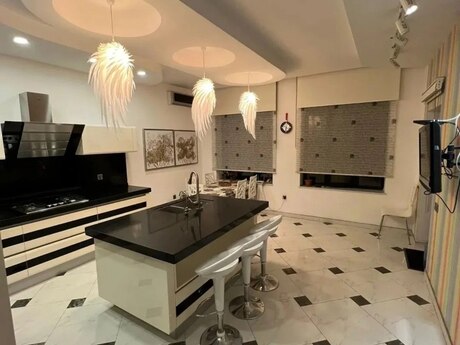 5 otaqlı həyət evi/bağ evi - Şüvəlan q. - 350 m²