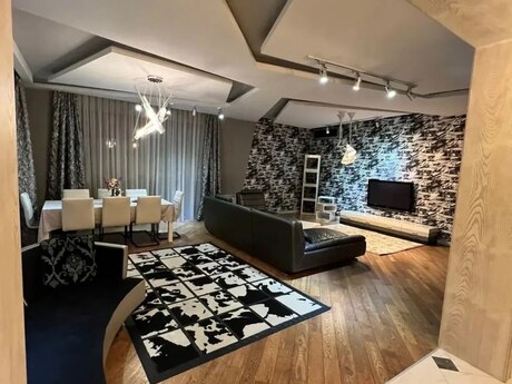 5 otaqlı həyət evi/bağ evi - Şüvəlan q. - 350 m²