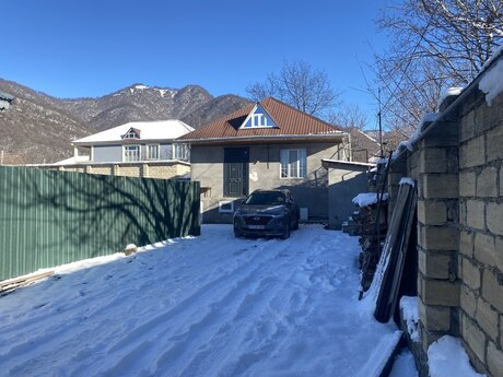 Satılır 5 otaqlı həyət evi/bağ evi 100 m², Qəbələ