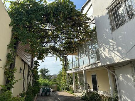 14 otaqlı həyət evi/bağ evi - Nəsimi m. - 400 m²