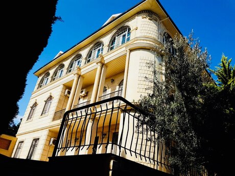 7-комн. дом/дача - пос. Бадамдар - 400 м²