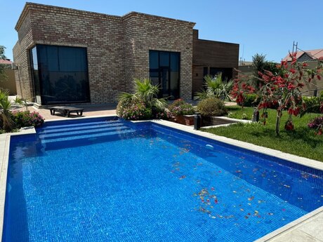 4 otaqlı həyət evi/bağ evi - Şüvəlan q. - 360 m²