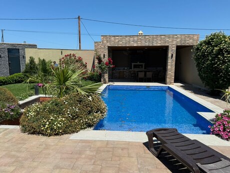 4 otaqlı həyət evi/bağ evi - Şüvəlan q. - 360 m²
