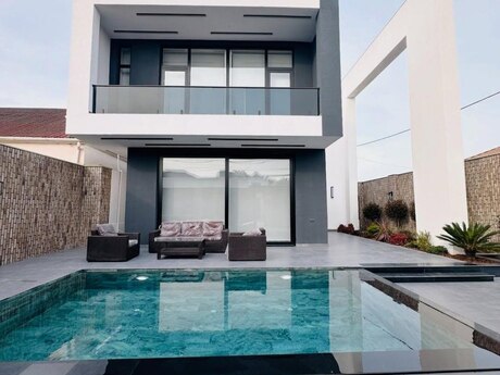 5 otaqlı həyət evi/bağ evi - Mərdəkan q. - 400 m²