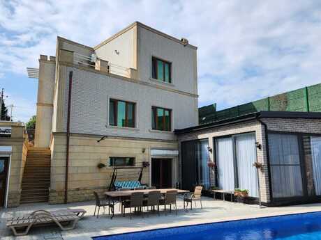 5 otaqlı həyət evi/bağ evi - Novxanı q. - 300 m²