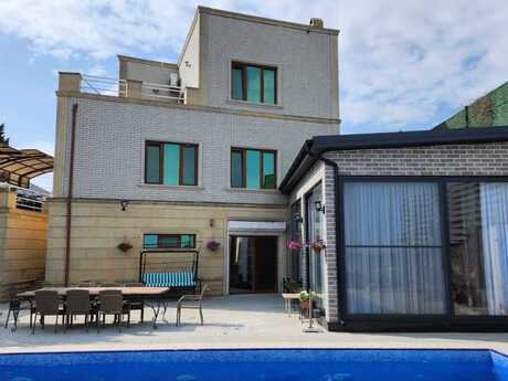 5 otaqlı həyət evi/bağ evi - Novxanı q. - 300 m²