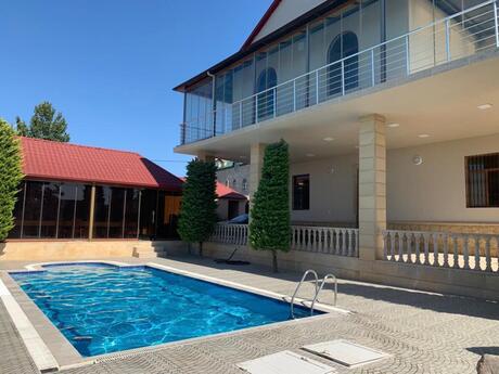 6 otaqlı həyət evi/bağ evi - Novxanı q. - 200 m²