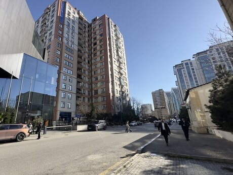 Объявление №5859379 - Баку, м. Элмляр Академиясы, 4-комн., 180 м², 9/18 этаж