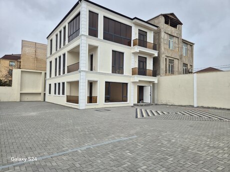 6 otaqlı həyət evi/bağ evi - Badamdar q. - 400 m²