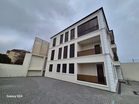 6 otaqlı həyət evi/bağ evi - Badamdar q. - 400 m²