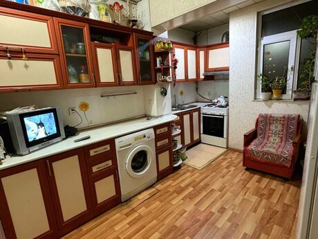 4 otaqlı köhnə tikili - İnşaatçılar m. - 110 m²