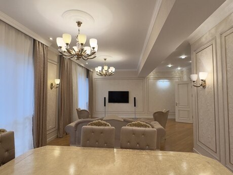 4 otaqlı yeni tikili - Şah İsmayıl Xətai m. - 183 m²