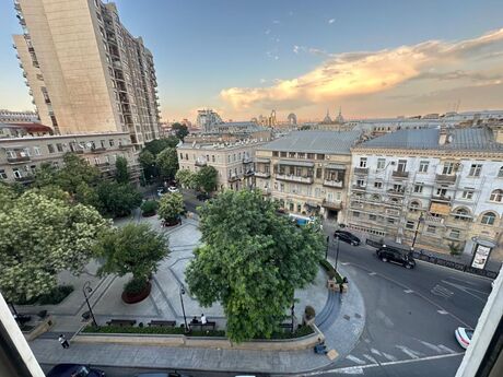 Объявление №5919992 - Баку, м. Ичеришехер, 3-комн., 86 м², 4/4 этаж