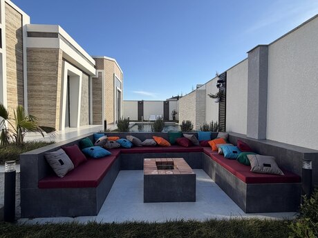 5 otaqlı həyət evi/bağ evi - Mərdəkan q. - 240 m²