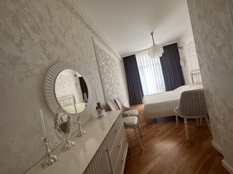 Satılır 2 otaqlı yeni tikili 72 m², Qara Qarayev m.