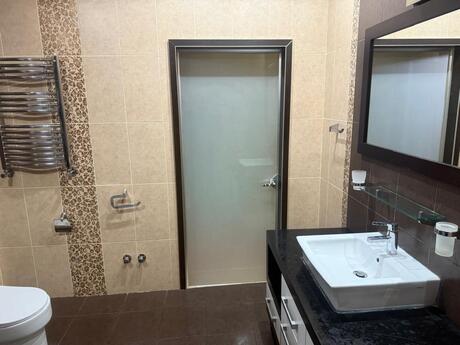 Satılır 3 otaqlı yeni tikili 168 m², 28 May m.