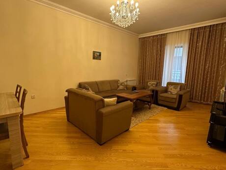 3-комн. новостройка - м. Сахил - 137 м²