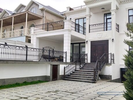 7 otaqlı həyət evi/bağ evi - Səbail r. - 550 m²