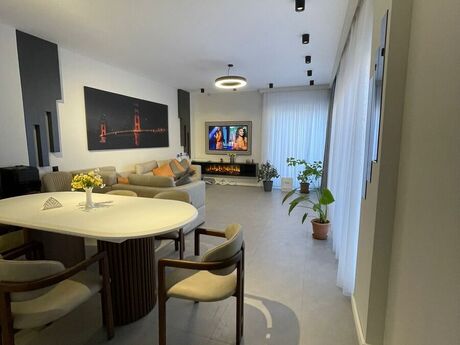 4 otaqlı həyət evi/bağ evi - Novxanı q. - 300 m²