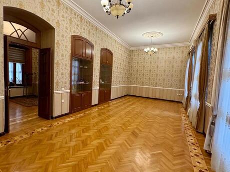 4-комн. офис - м. Ичеришехер - 200 м²