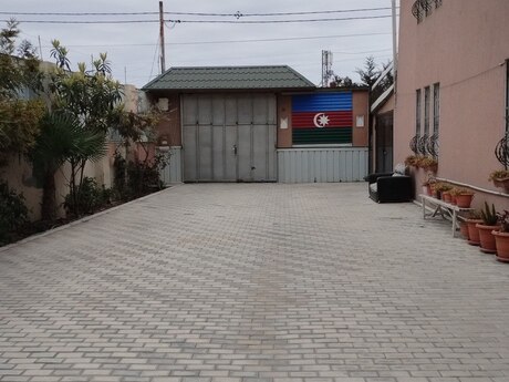 9 otaqlı həyət evi/bağ evi - M.Ə.Rəsulzadə q. - 700 m²