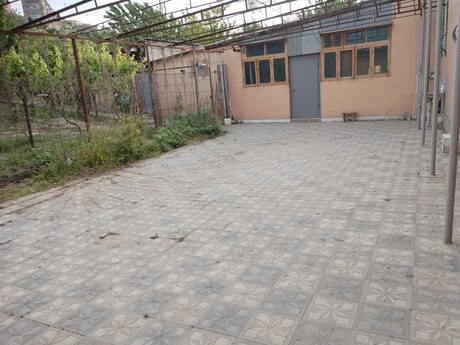 9 otaqlı həyət evi/bağ evi - M.Ə.Rəsulzadə q. - 700 m²