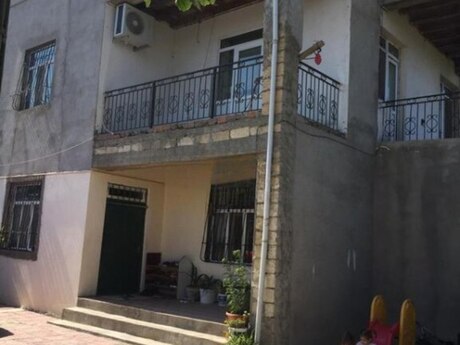 6 otaqlı həyət evi/bağ evi - Novxanı q. - 180 m²
