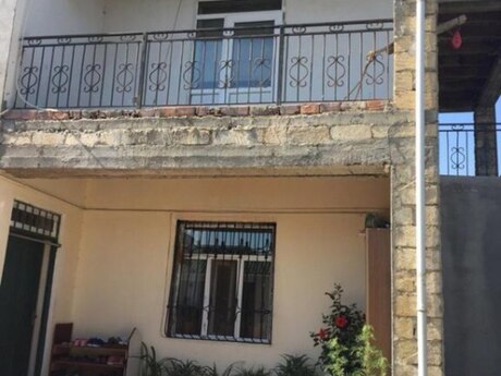6 otaqlı həyət evi/bağ evi - Novxanı q. - 180 m²