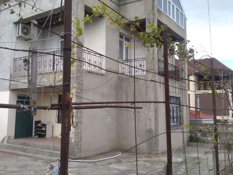 6 otaqlı həyət evi/bağ evi - Novxanı q. - 180 m²
