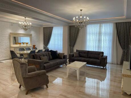 4 otaqlı yeni tikili - Şah İsmayıl Xətai m. - 200 m²