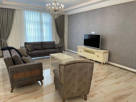 4 otaqlı yeni tikili - Şah İsmayıl Xətai m. - 200 m²