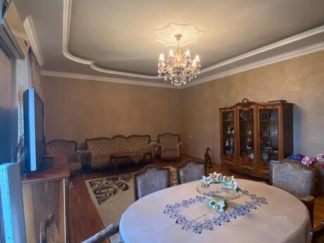 Elan №5921715 - Bakı, Gənclik m., 3 otaqlı, 136 m², 7/12 mərtəbə