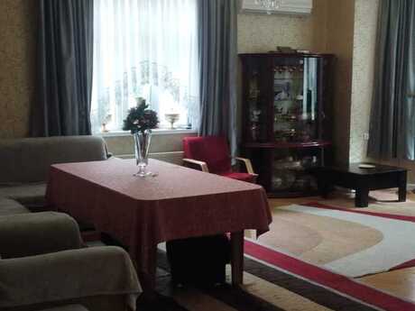 5 otaqlı həyət evi/bağ evi - Nəsimi m. - 200 m²