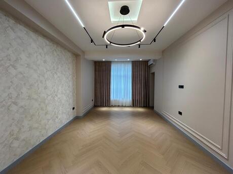 3-комн. новостройка - м. 28 мая - 85 м²