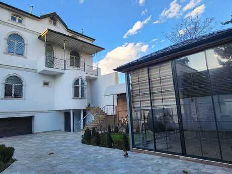 5 otaqlı həyət evi/bağ evi - 9-cu mikrorayon q. - 308 m²