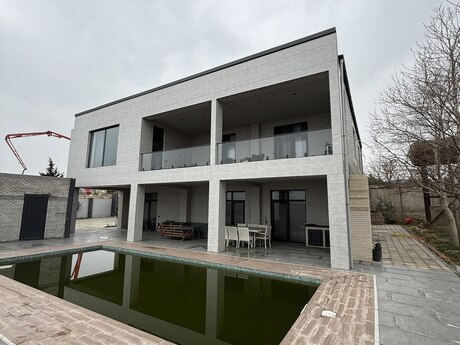 5 otaqlı həyət evi/bağ evi - Novxanı q. - 450 m²