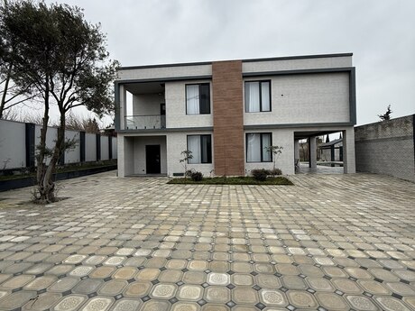 5 otaqlı həyət evi/bağ evi - Novxanı q. - 450 m²