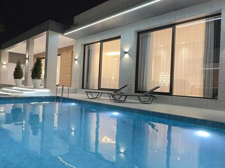 5 otaqlı həyət evi/bağ evi - Mərdəkan q. - 300 m²